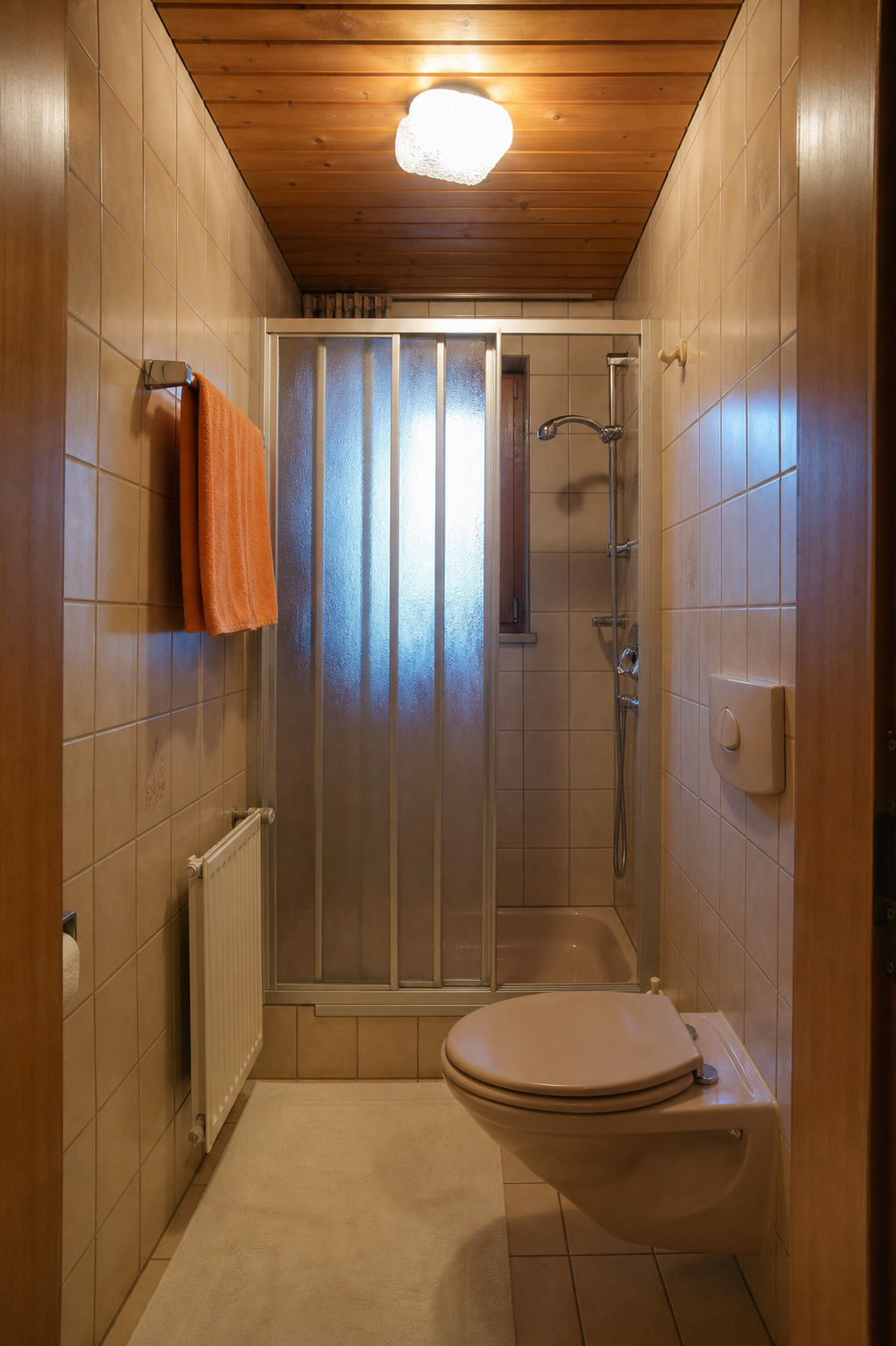 Bad mit Dusche der Ferienwohnung Schweizerhof